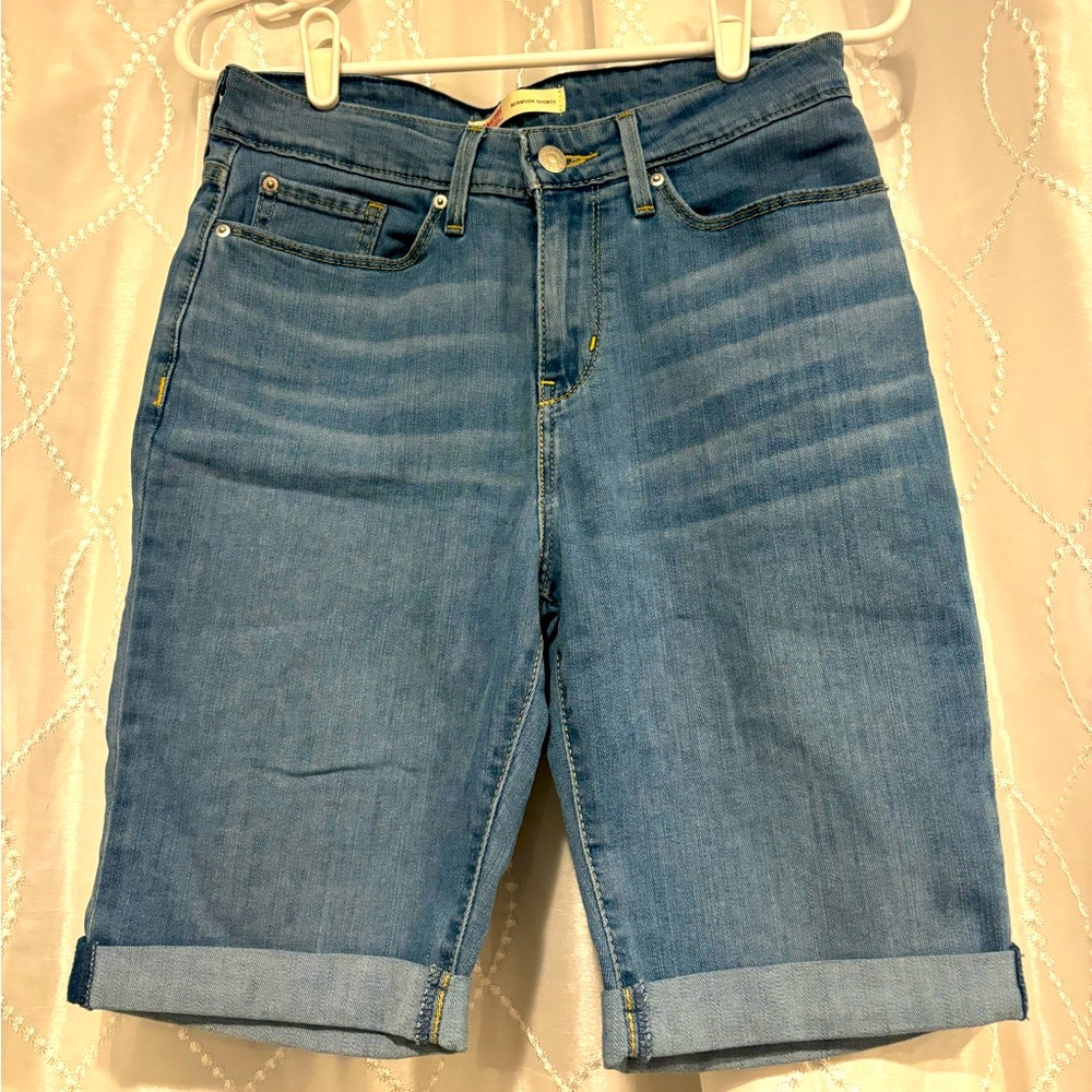 Levi Bermuda Jean shorts size 6